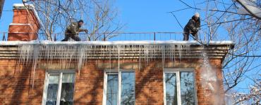 Reasons for the formation of icicles on the roof, ways to deal with them and how to prevent their occurrence
