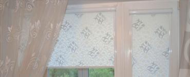 How to choose and secure a roller blind, design features, design of a balcony door